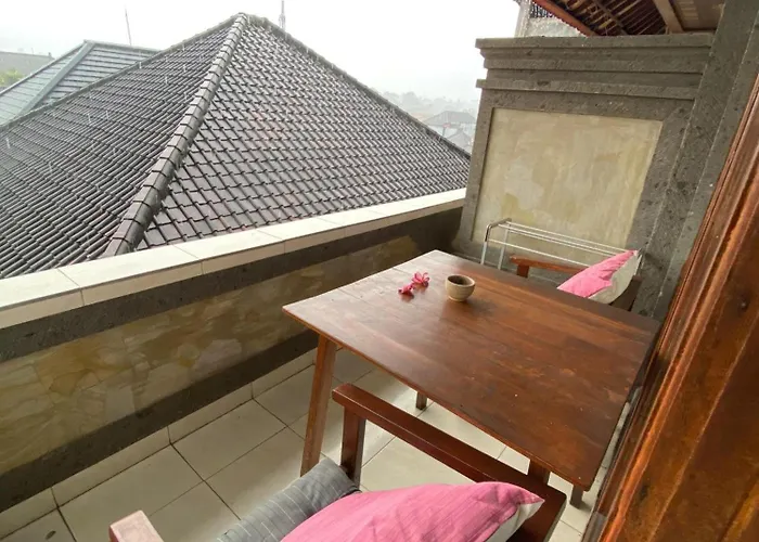 Dewa Bungalows, A Balinese House And Art Gallery