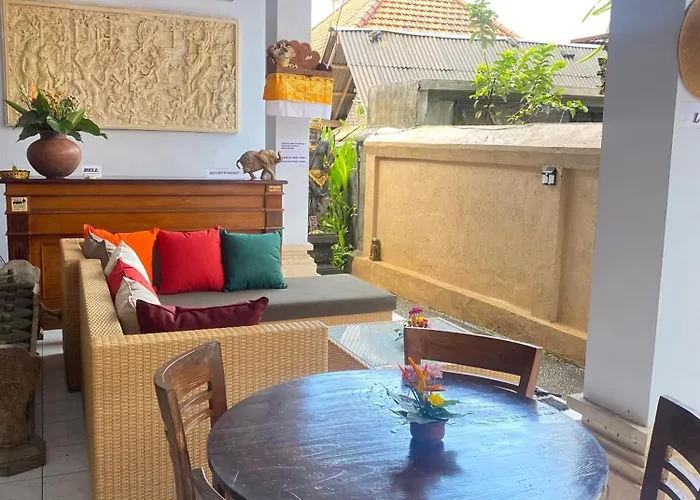 Dewa Bungalows, A Balinese House And Art Gallery Konukevi 3*