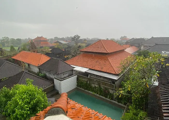 Dewa Bungalows, A Balinese House&art Gallery