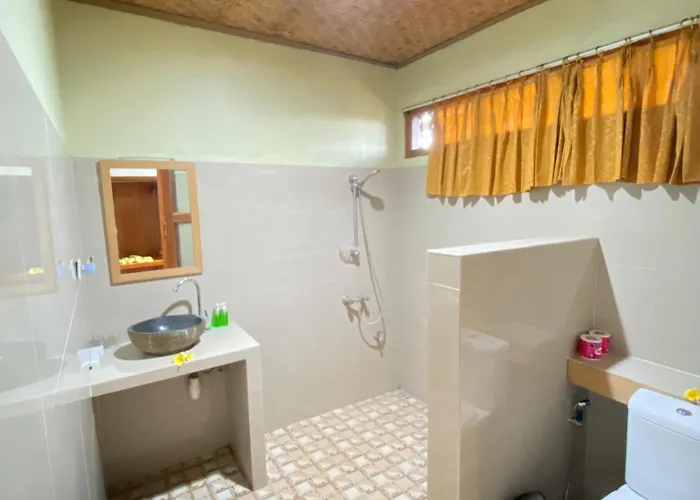 Dewa Bungalows, A Balinese House And Art Gallery 3*