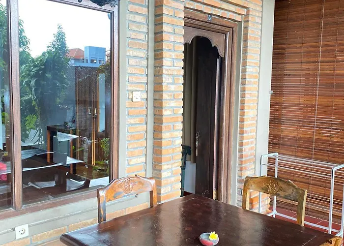 Dewa Bungalows, A Balinese House&art Gallery