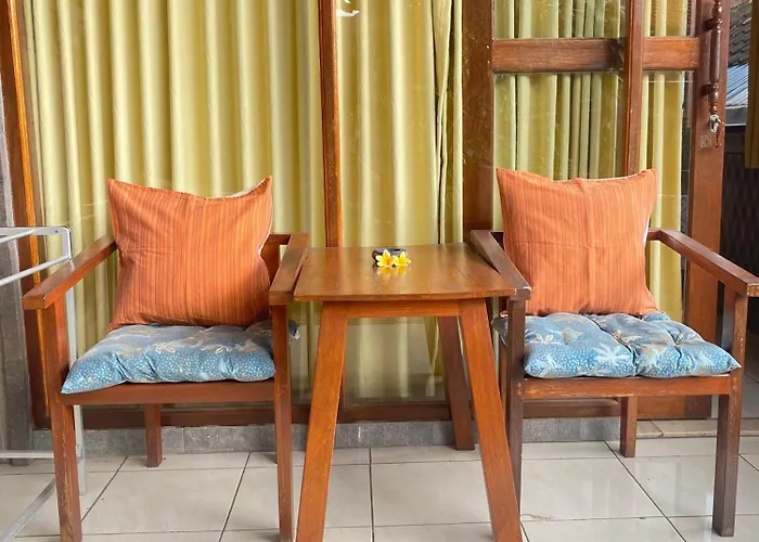 Dewa Bungalows, A Balinese House And Art Gallery Гостевой дом 3*