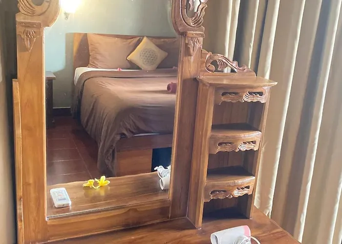 Dewa Bungalows, A Balinese House And Art Gallery Убуд