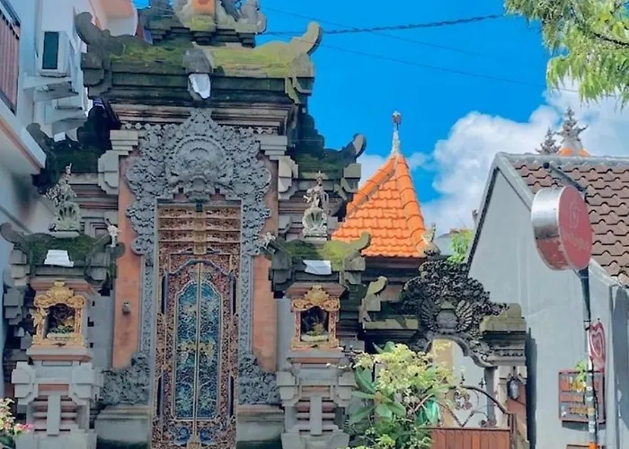 Dewa Bungalows, A Balinese House&art Gallery